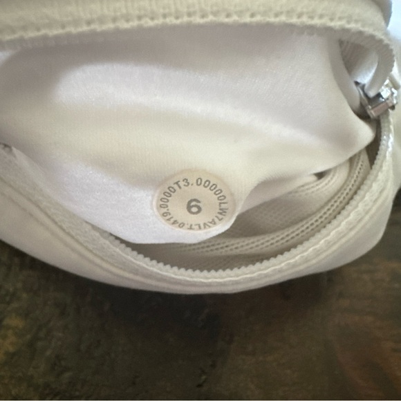 Lululemon White Speed U Shorts Size 6 Tall - Picture 6 of 8